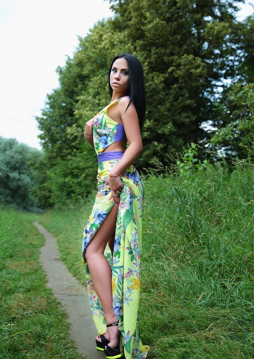 Горячая брюнетка, познакомлюсь в с мужчиной для встреч! Горячая брюнетка, познакомлюсь в с мужчиной для встреч!