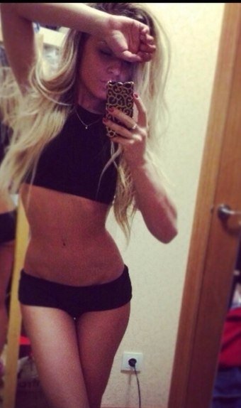 Девушка ждет в гости мужчину в Девушка ждет в гости мужчину в