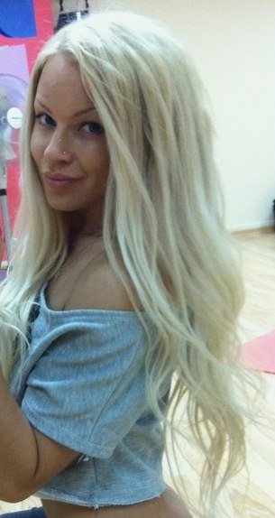 Девушка ждет в гости мужчину в Девушка ждет в гости мужчину в